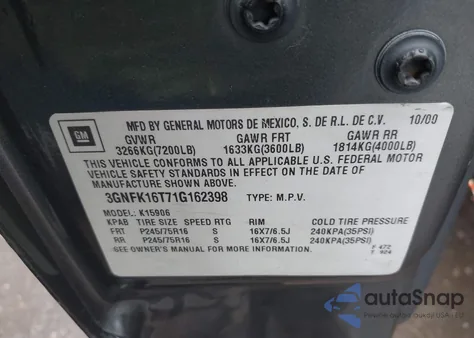 2001 Chevrolet Suburban 1500 Ls z USA, uszkodzony, nr VIN 3GNFK16T71G162398